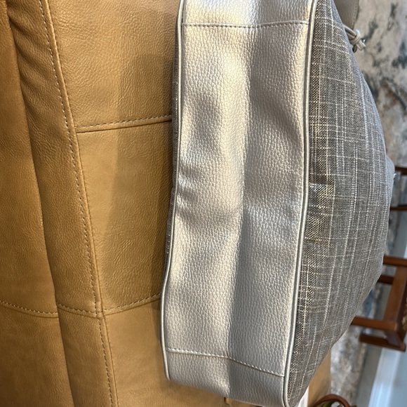 Calvin Klein unique gray tote with zipper insert inside cotton and fax leathe - Picture 4 of 7